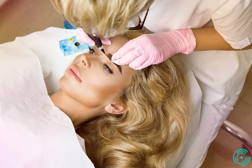 A woman at an esthetician models her spancens