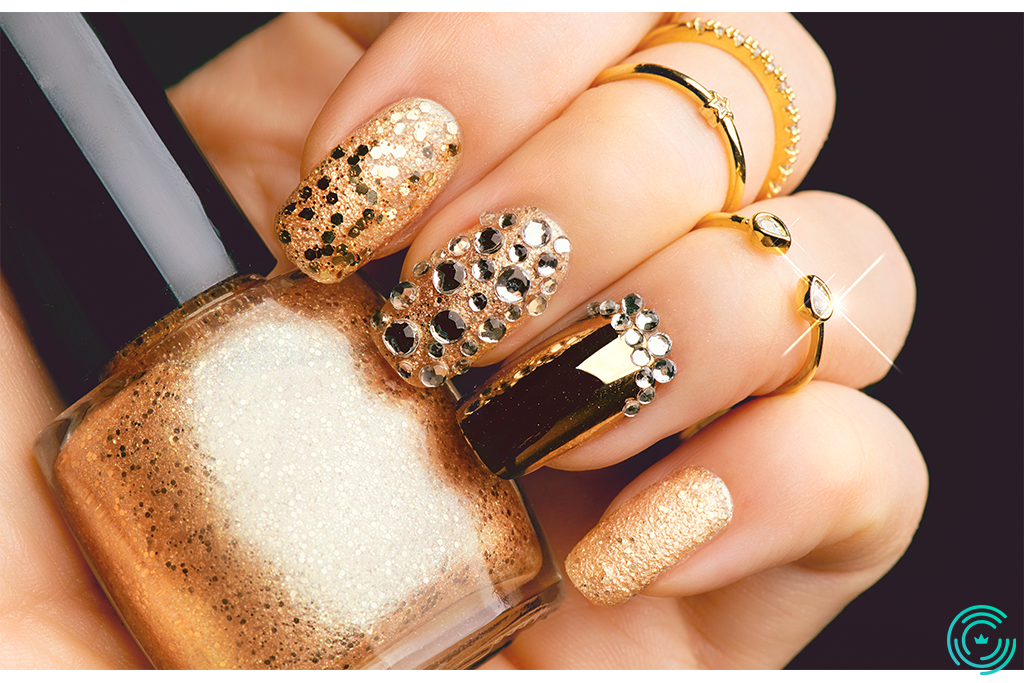 Golden Nail art manicure