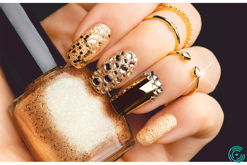 Golden Nail art manicure